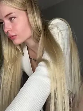 Lovebirdss – webcam model profile photo Image 6