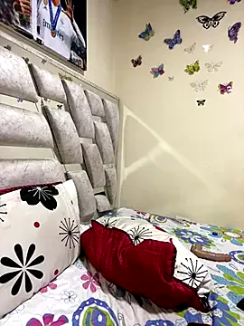 Samira-Summer – webcam model profile photo Image 3