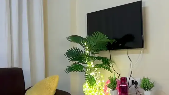 MichelleVibes18 – webcam model profile photo Image 13