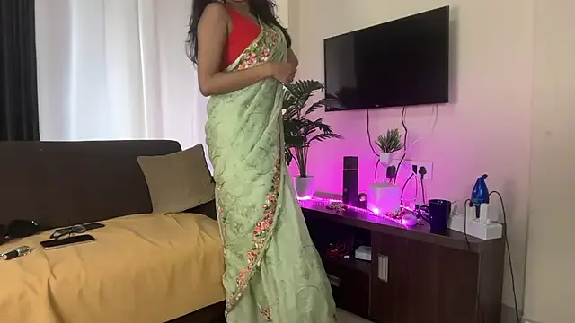 MichelleVibes18 – webcam model profile photo Image 7