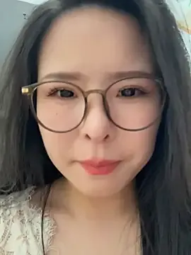 Yui-Ch06 – webcam model profile photo Image 4