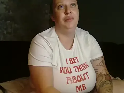 VixenCapri – webcam model profile photo Image 15