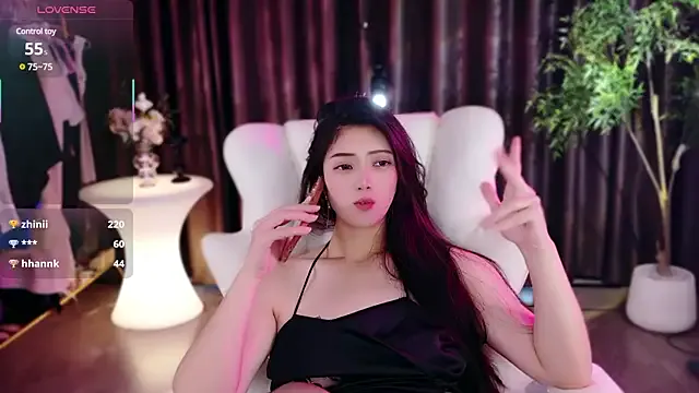 RollDolls – webcam model profile photo Image 4