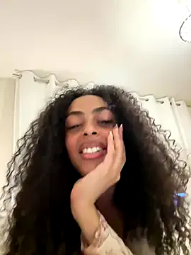 mismialove – webcam model profile photo Image 2