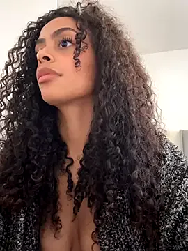 mismialove – webcam model profile photo Image 4