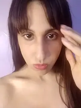 _Alicee_1 – webcam model profile photo Image 3