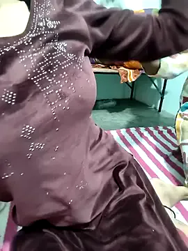 L_Sofia – webcam model profile photo Image 11