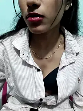 L_Sofia – webcam model profile photo Image 2