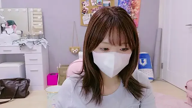 EmiliaCatalina – webcam model profile photo Image 14