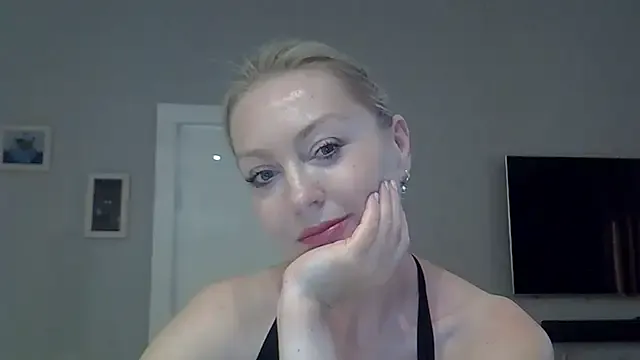 Naty_Santos – webcam model profile photo Image 5