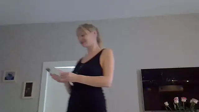 Naty_Santos – webcam model profile photo Image 9