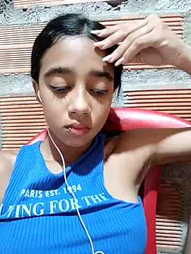 little_shadow – webcam model profile photo Image 11